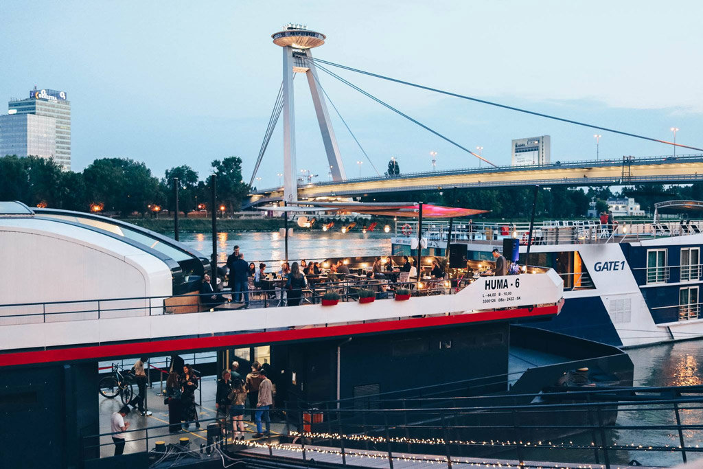 RIVA Bar & Bistro