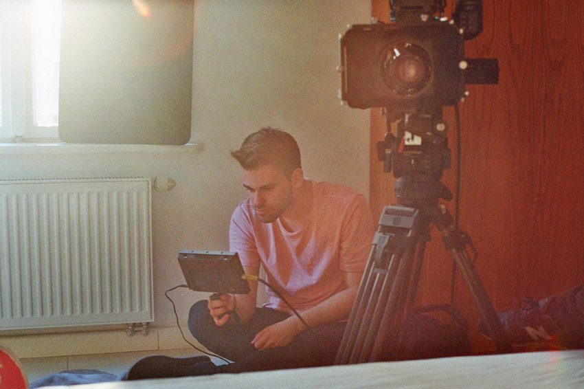 LGBTI ľudia v slovenských filmoch sú často na smiech, upozorňuje dramaturg Filmového festivalu inakosti