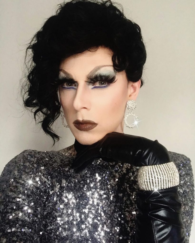 V Banskej Bystrici víri stojaté vody drag queen Chantall Licorne, jej okolie ju plne podporuje