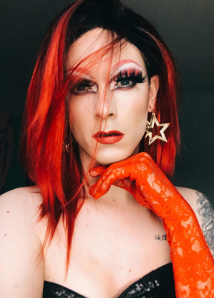V Banskej Bystrici víri stojaté vody drag queen Chantall Licorne, jej okolie ju plne podporuje
