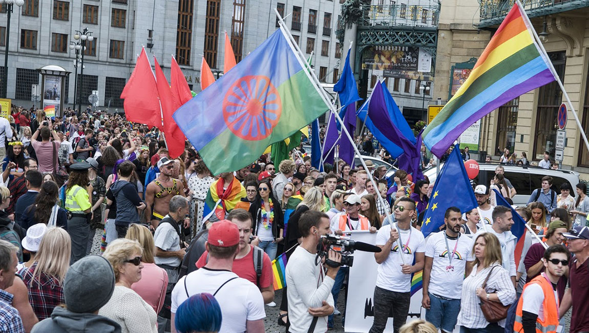 Náne lač the sal táto! Je čas vypočuť si hlas LGBTI Rómov a Rómiek