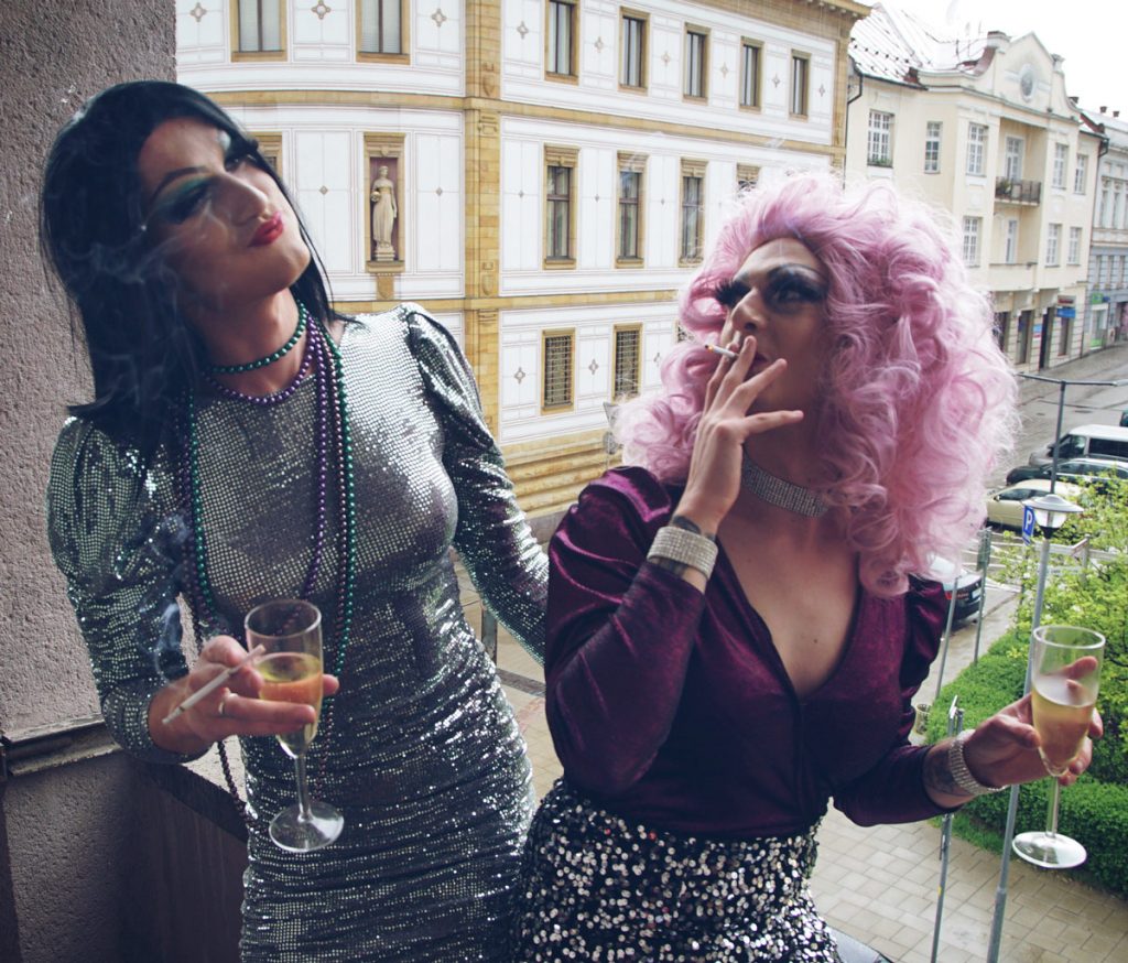 Nevesta a ženích v dragu, Action Sisters zverejnili svadobné fotky