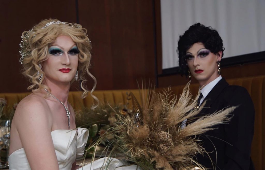 Nevesta a ženích v dragu, Action Sisters zverejnili svadobné fotky