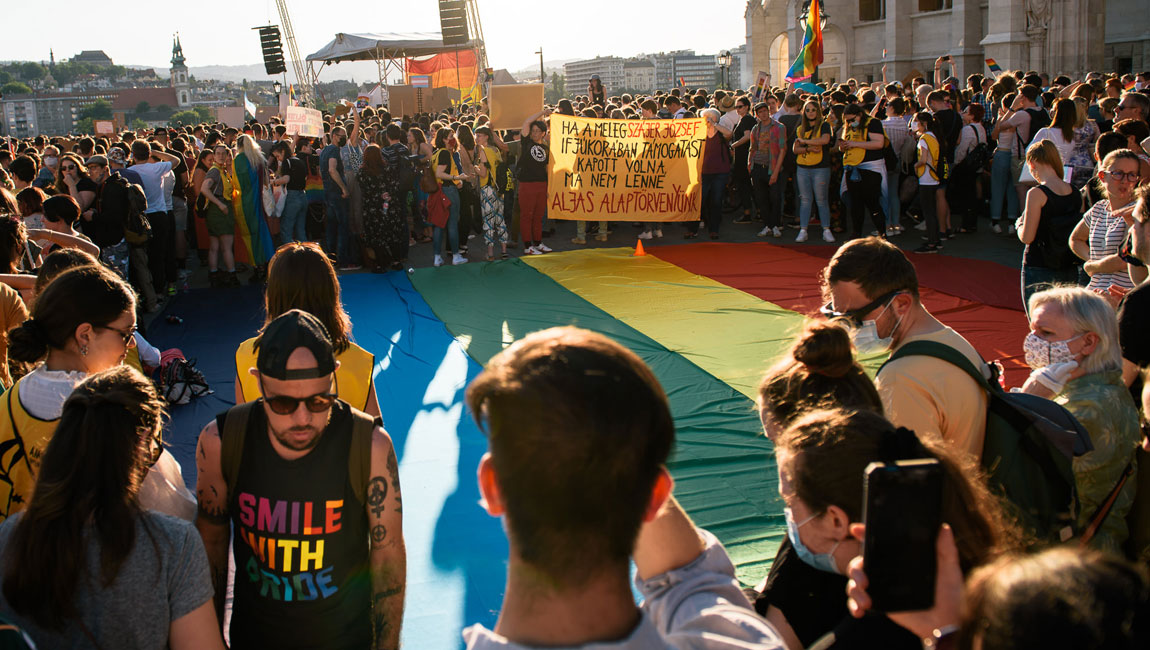 Smutné správy z Maďarska: Parlament prijal ďalší zákon namierený proti LGBTI ľuďom