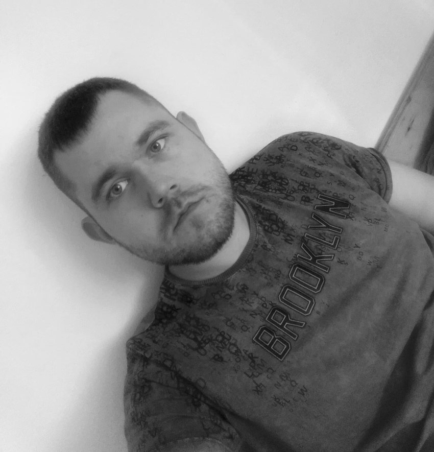 Pre nevinnú poznámku na adresu údržbára dostal takmer po papuli