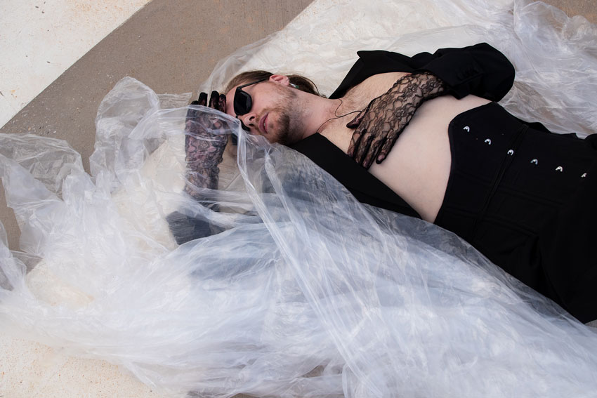 Slováci sú ľudskí a dokážu sa prispôsobiť, ale sme aj plní predsudkov, hovorí bratislavská drag queen Cherrytree Wood.