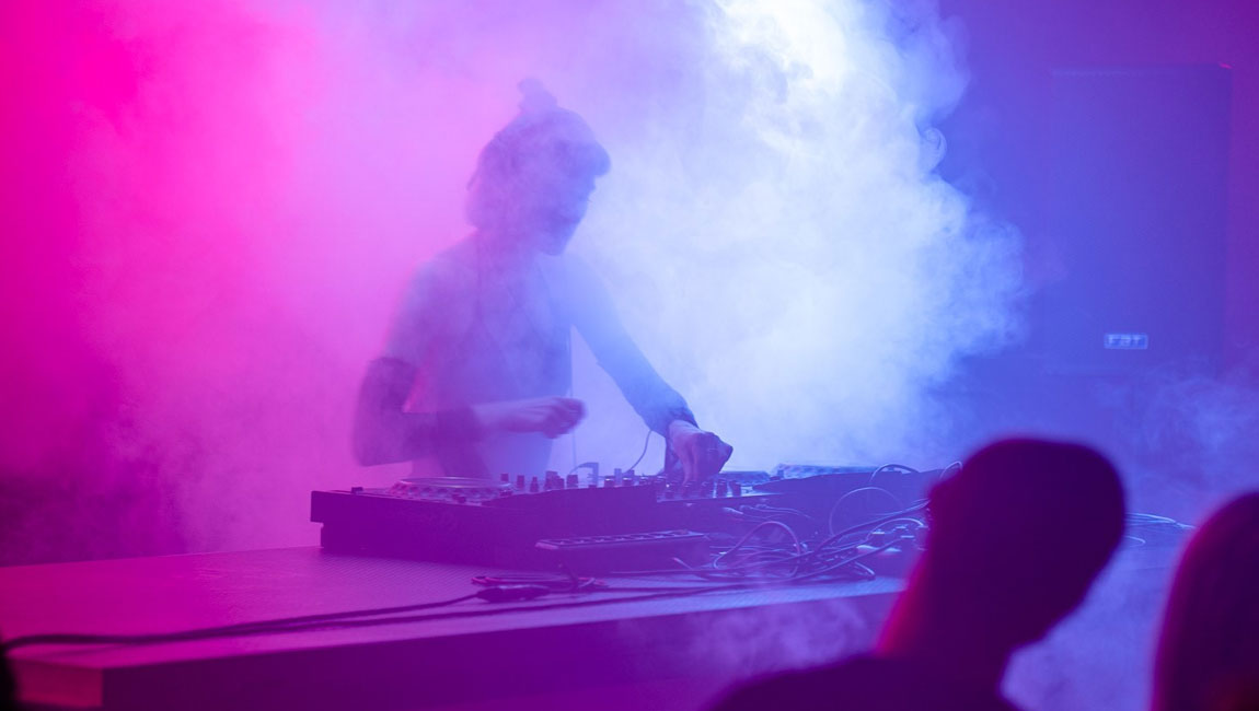 Nechaj sa ovládnuť technom, na Shame budeš v dobrých rukách DJ-ov Rhom Omit (DE) a SJ Yellow