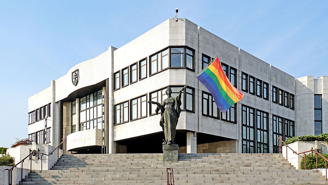 O nás, bez nás: LGBTI+ politici či političky v parlamente by mohli vylepšiť stav verejnej debaty