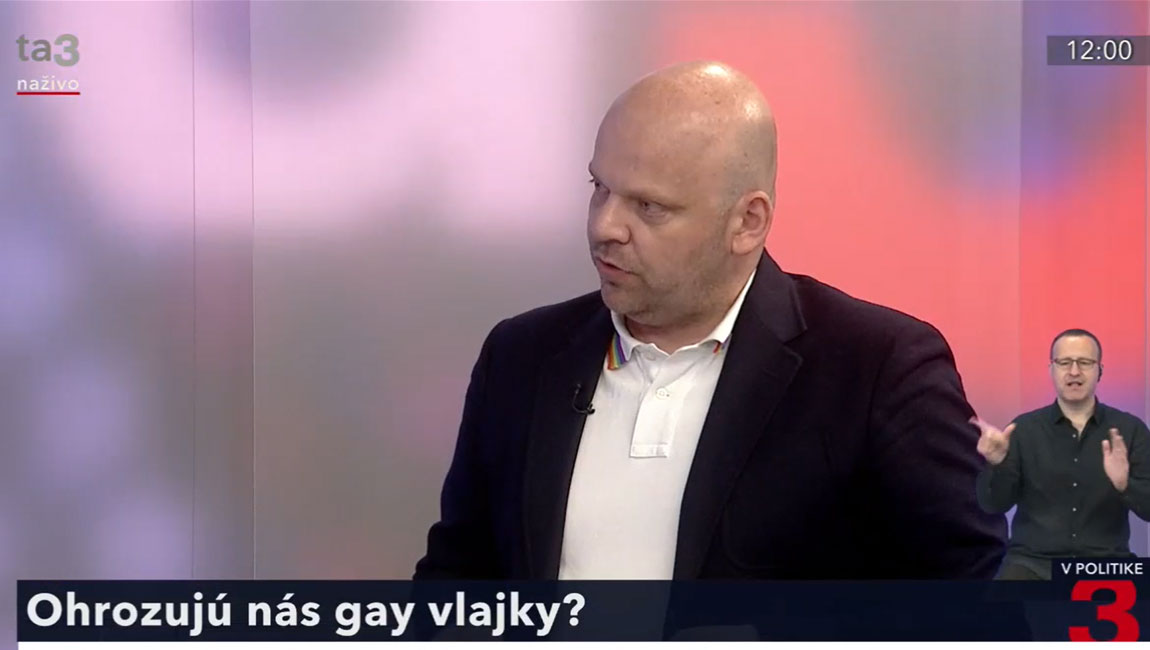 Moderátor TA3 Richard Dírer sa v tričku s dúhovým límcom pýtal poslanca Gyimesiho, čo má proti nám