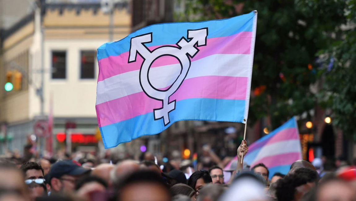 So životmi transrodových ľudí šermajú politici bez toho, aby sa dôkladne zaujímali, čomu musia denne čeliť trans osoby na Slovensku.