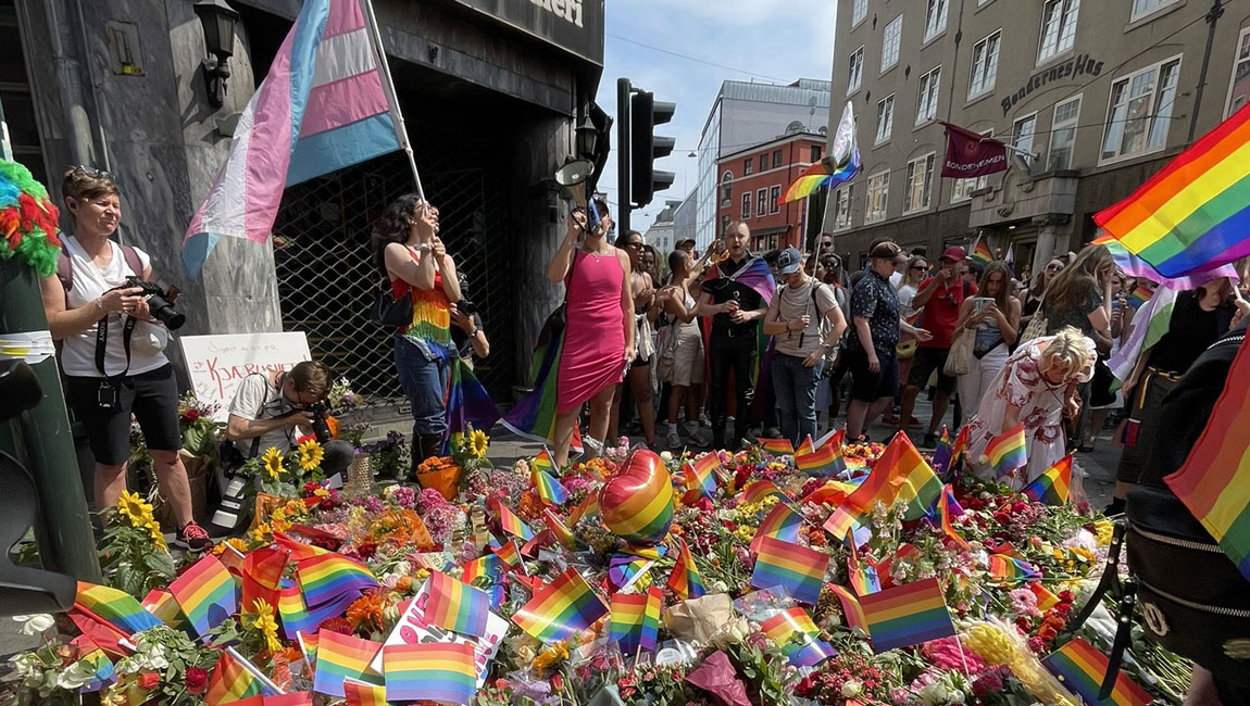 Streľba na queer ľudí v Osle: ako sa k nej postavila nórska spoločnosť?