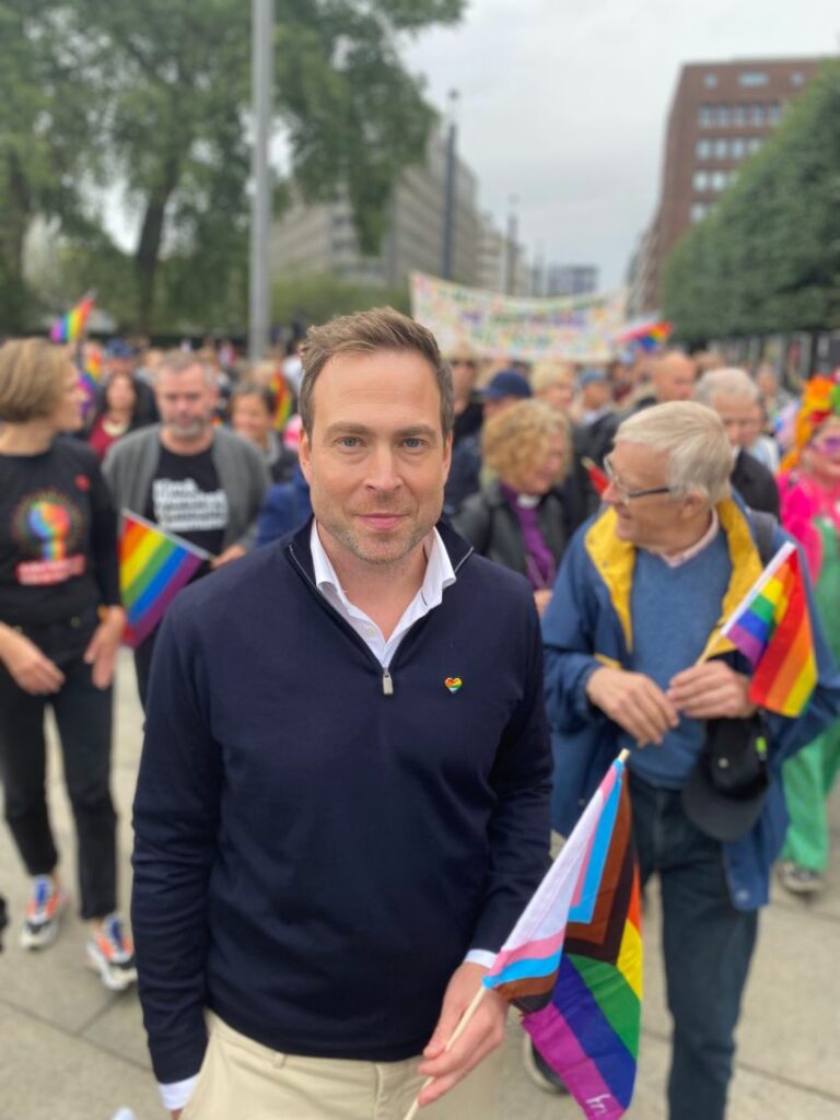 Streľba na queer ľudí v Osle: ako sa k nej postavila nórska spoločnosť?