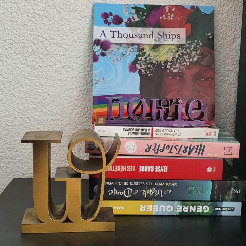 V mladosti nemohla čítať knihy o láske dvoch žien. Preto vytvorila teplú knižnicu