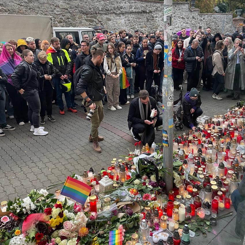 Dúhová lampa symbolizuje, že nikam neodchádzame. Ako vznikol pamätník Matúša a Juraja?