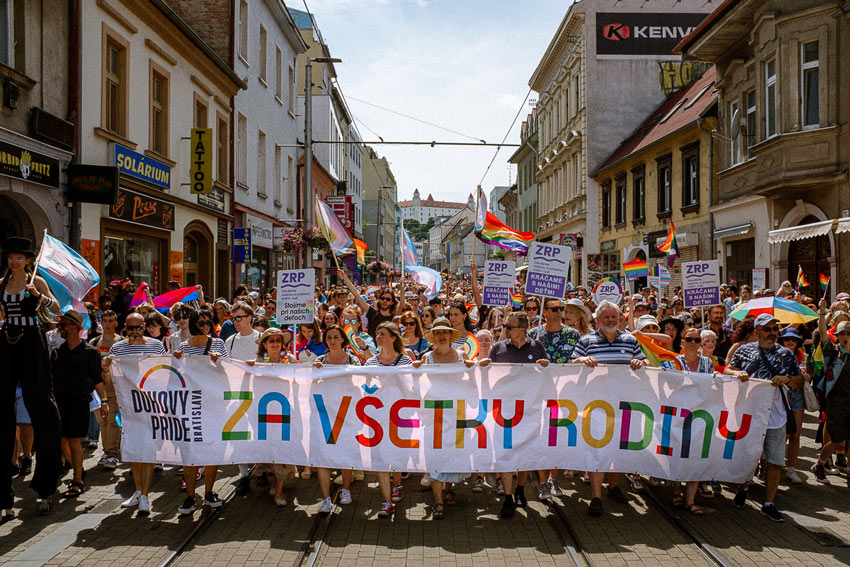 Príliš ľúbime? Príliš žijeme? Pýtala sa riaditeľka Dúhového PRIDU Bratislava