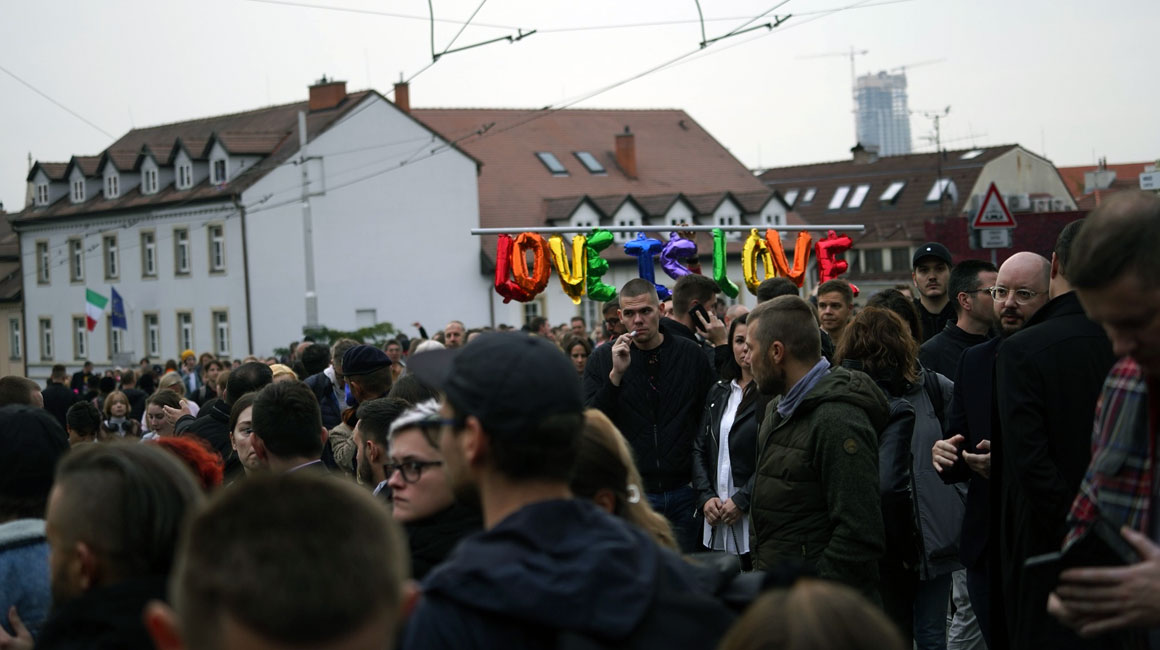 LGBTI+ ľudia sa ani rok po útoku na Tepláreň necítia bezpečne: Útočisko chcú nájsť v novom komunitnom centre