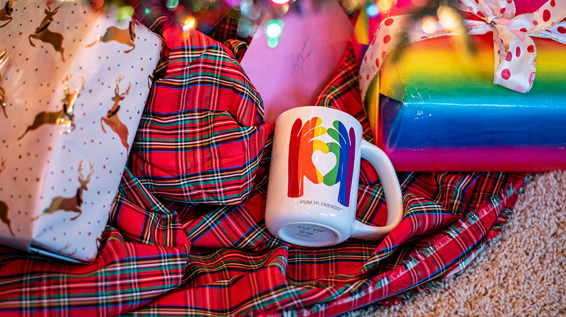 V knižnej edícii Nomantinels vyšli pred sviatkami dve teplé knižné novinky: Príbehy o kvír vzťahoch a poviedkový debut Jany Varcholovej. Obe nájdete už v ponuke kníhkupectiev.