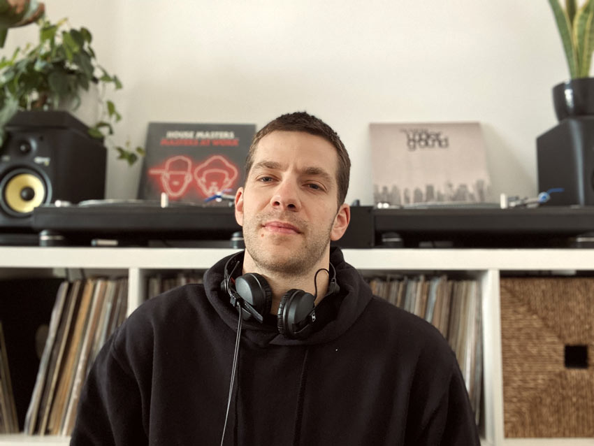 Rhuby Wax je pomerne nový objav na bratislavskej hudobnej scéne. Už od svojich 17. rokov sa venuje DJingu a produkcii, no s novým formátom prišla aj nová identita. Konzolu vymenil za vinyl a bola to láska na prvý dotyk.